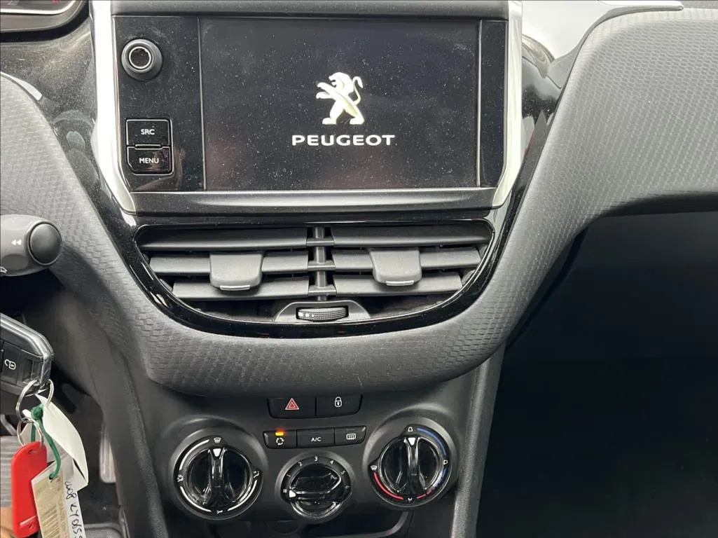 Peugeot 2008 - Náhled 8