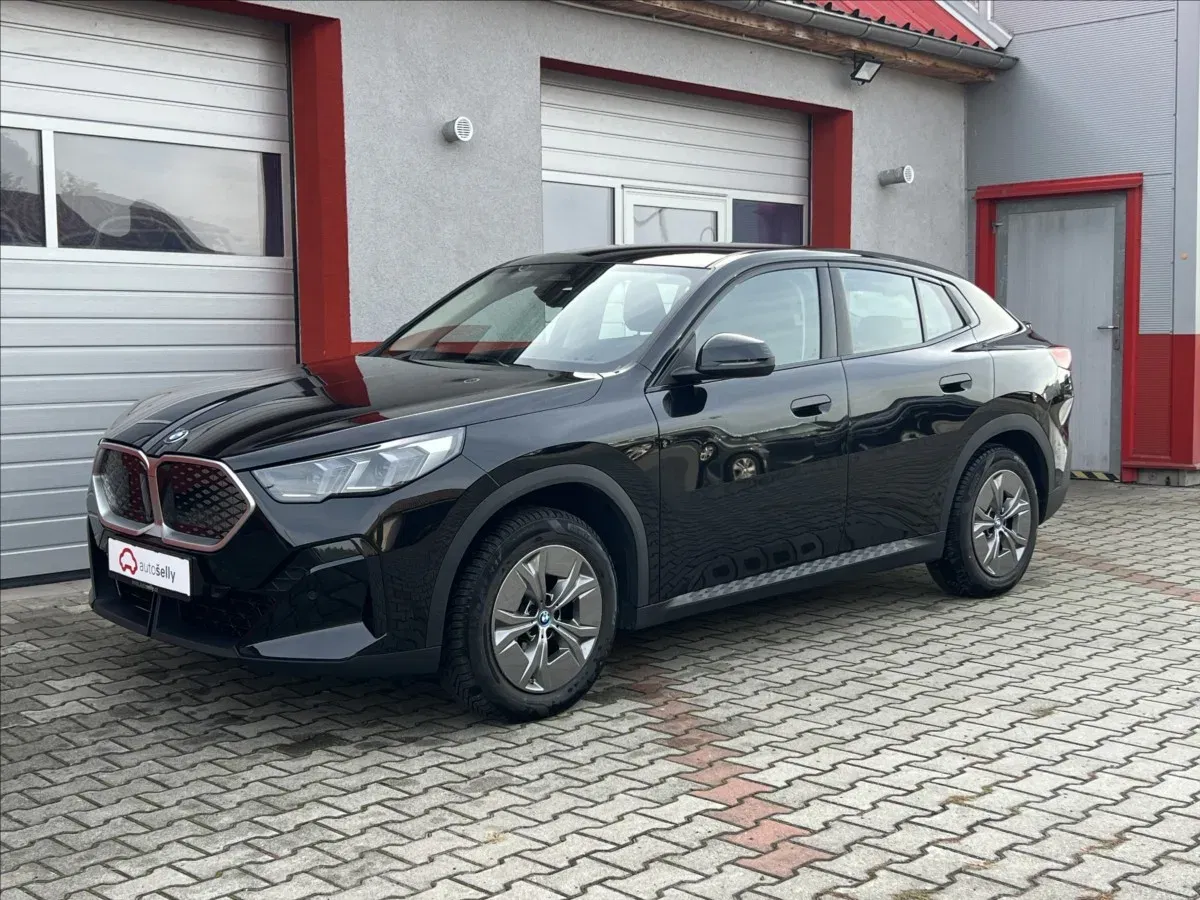 BMW iX2 0,0 eDrive20  Záruka BMW 150kW, 2025