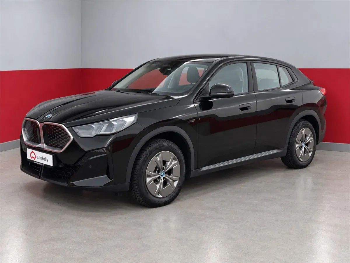 BMW iX2 0,0 eDrive20  Záruka BMW 150kW, 2025