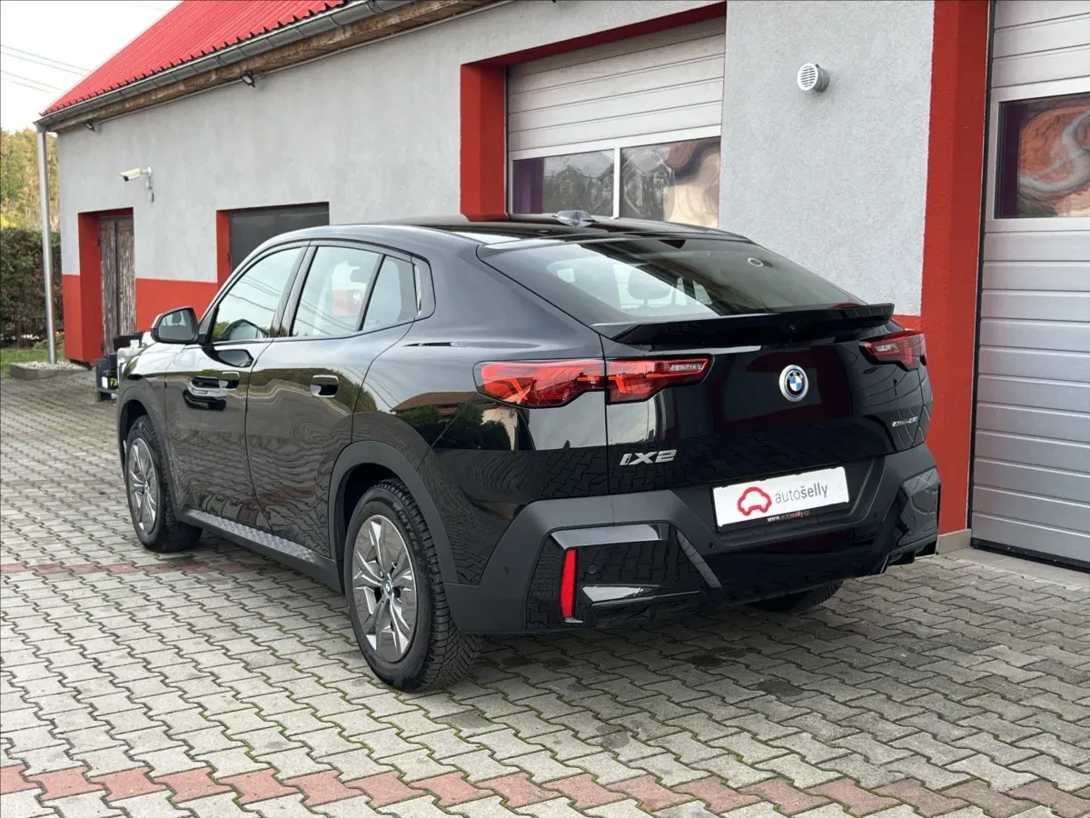 BMW iX2 - Náhled 4