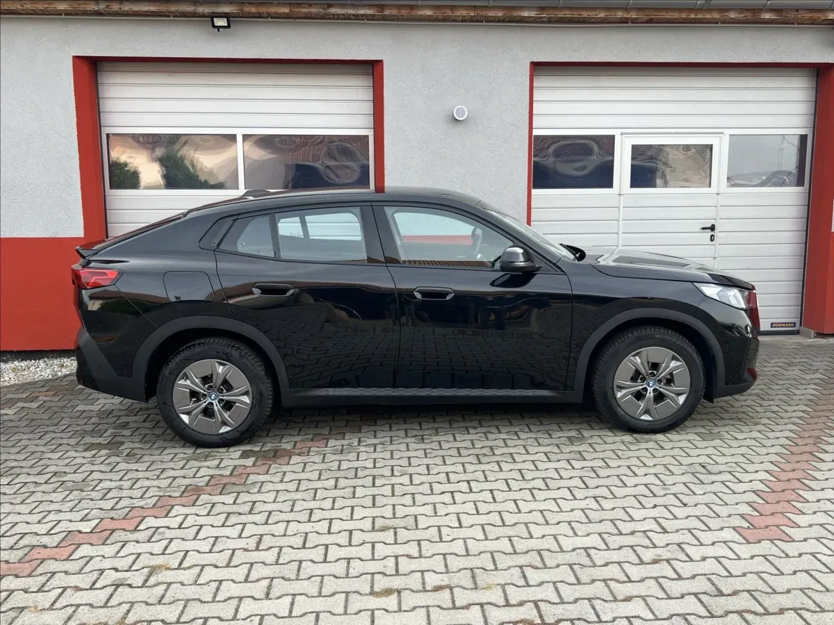 BMW iX2 - Náhled 7