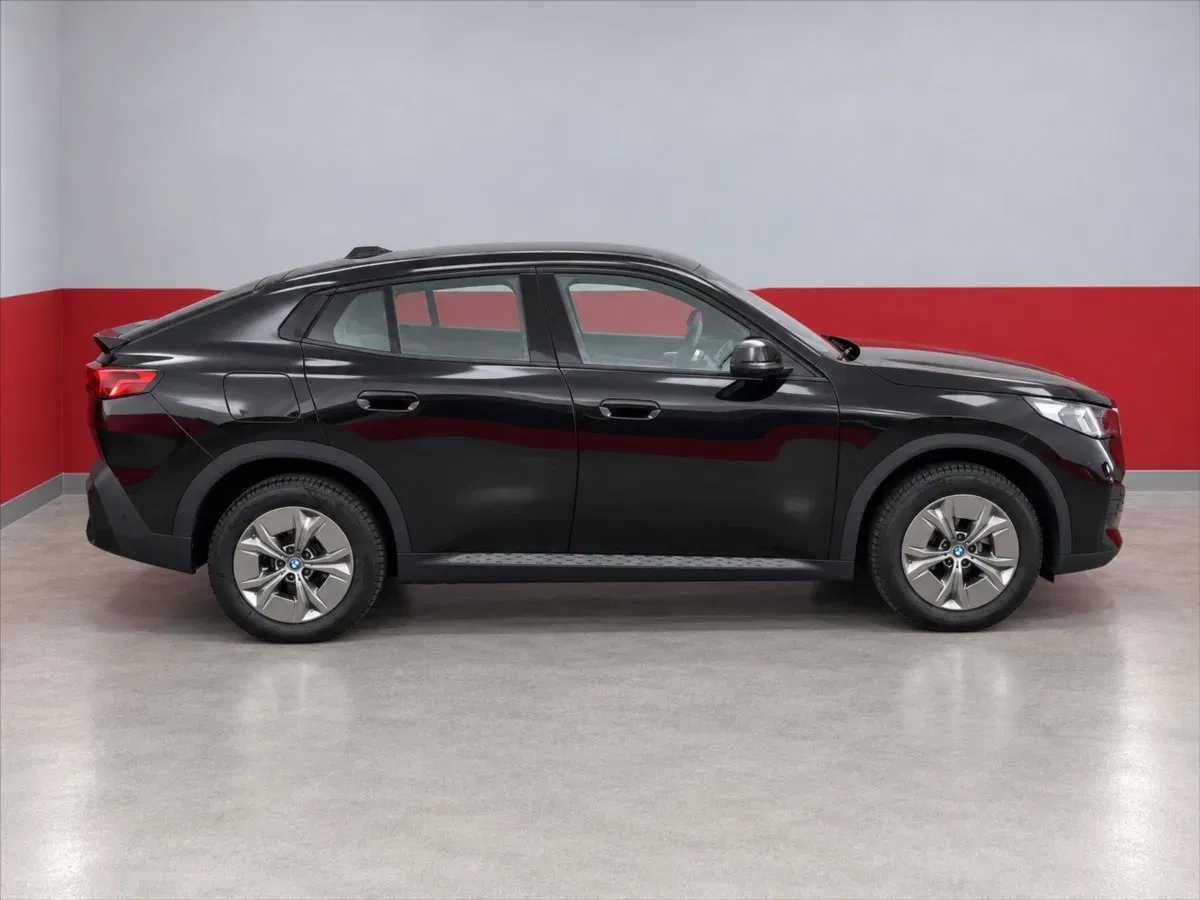 BMW iX2 - Náhled 7