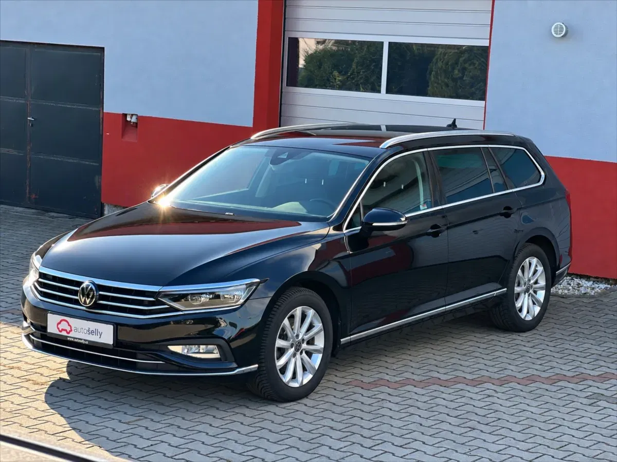 Volkswagen Passat 2,0 TDi DSG ELEGANCE MATRIX, 2024