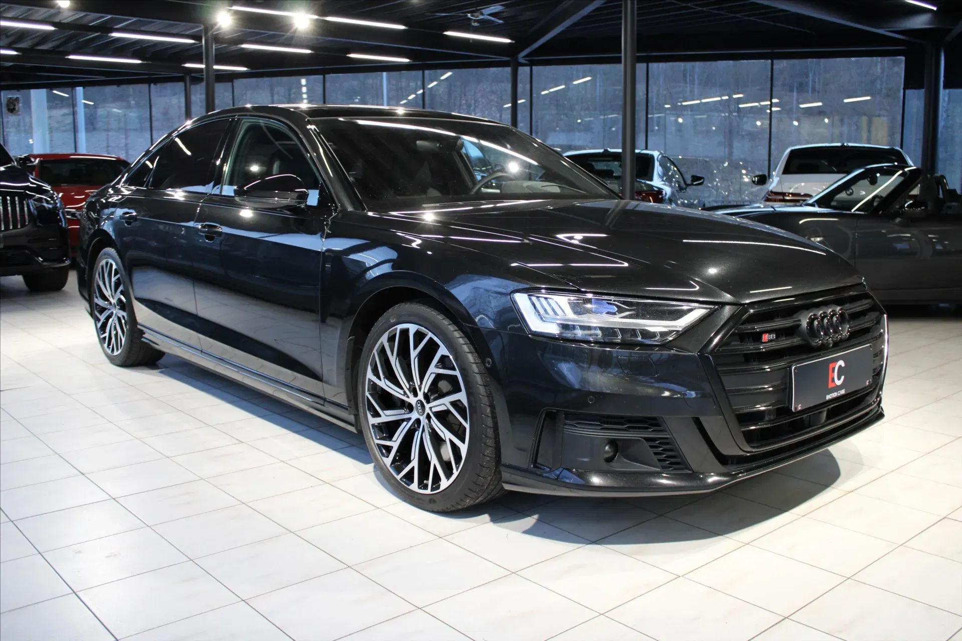 Audi S8 - Obrázek 1