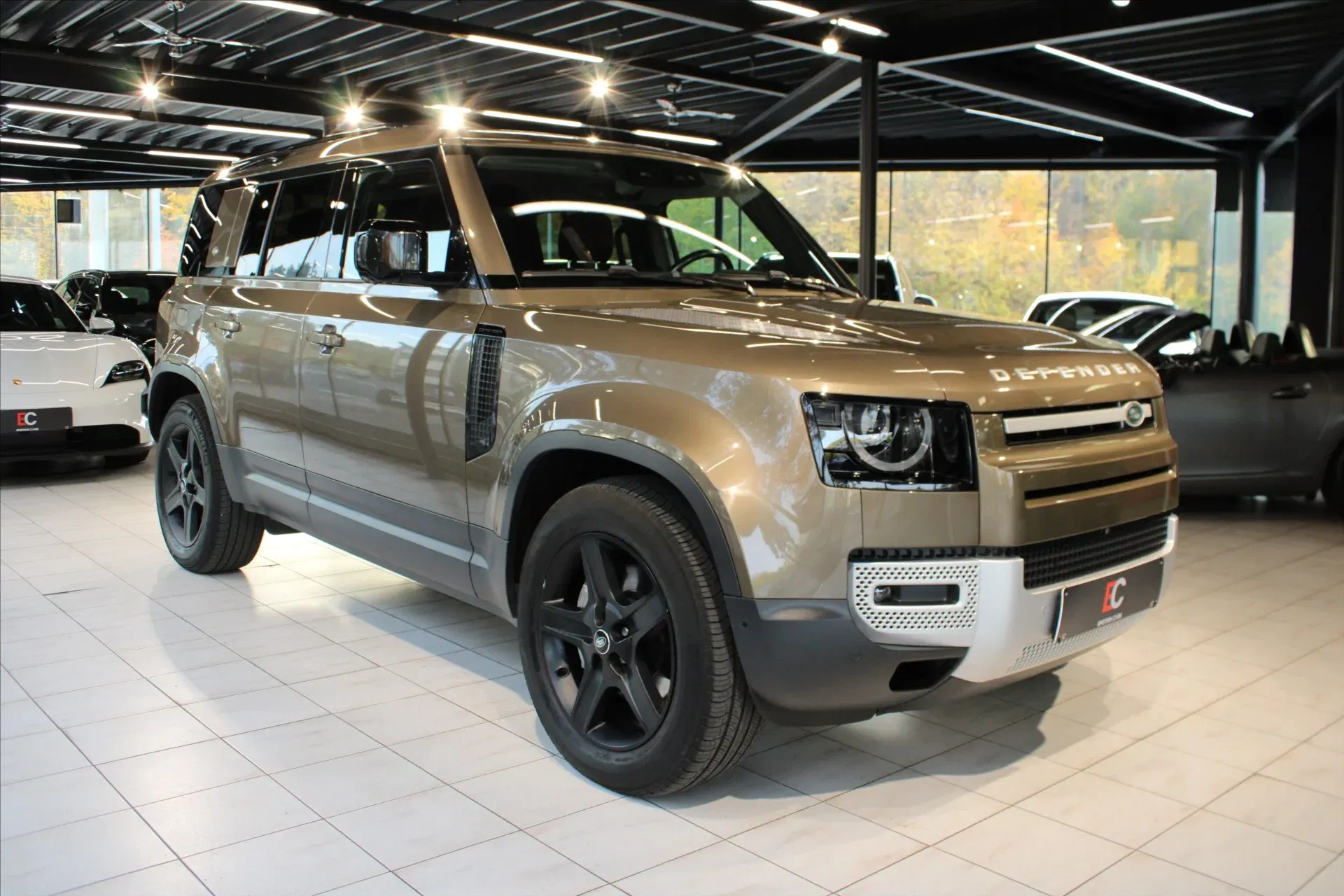 Land Rover Defender 110 D300 SE ACC/NezTop/360°/Tažné, 2022