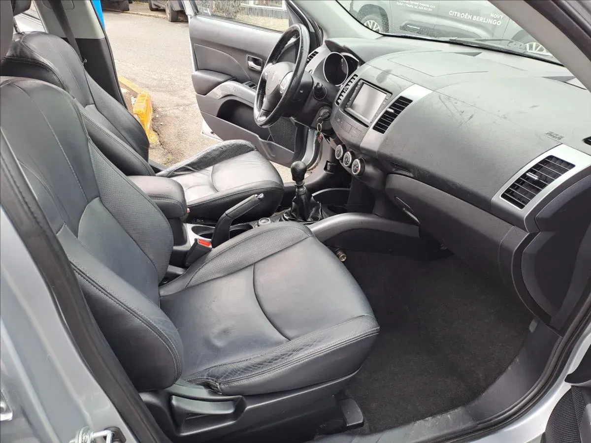 Peugeot 4007 - Náhled 8