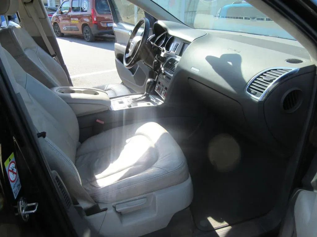 Audi Q7 - Náhled 8