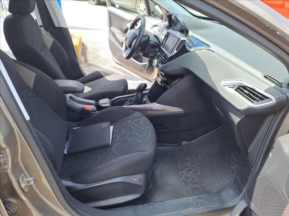 Peugeot 2008 - Náhled 8