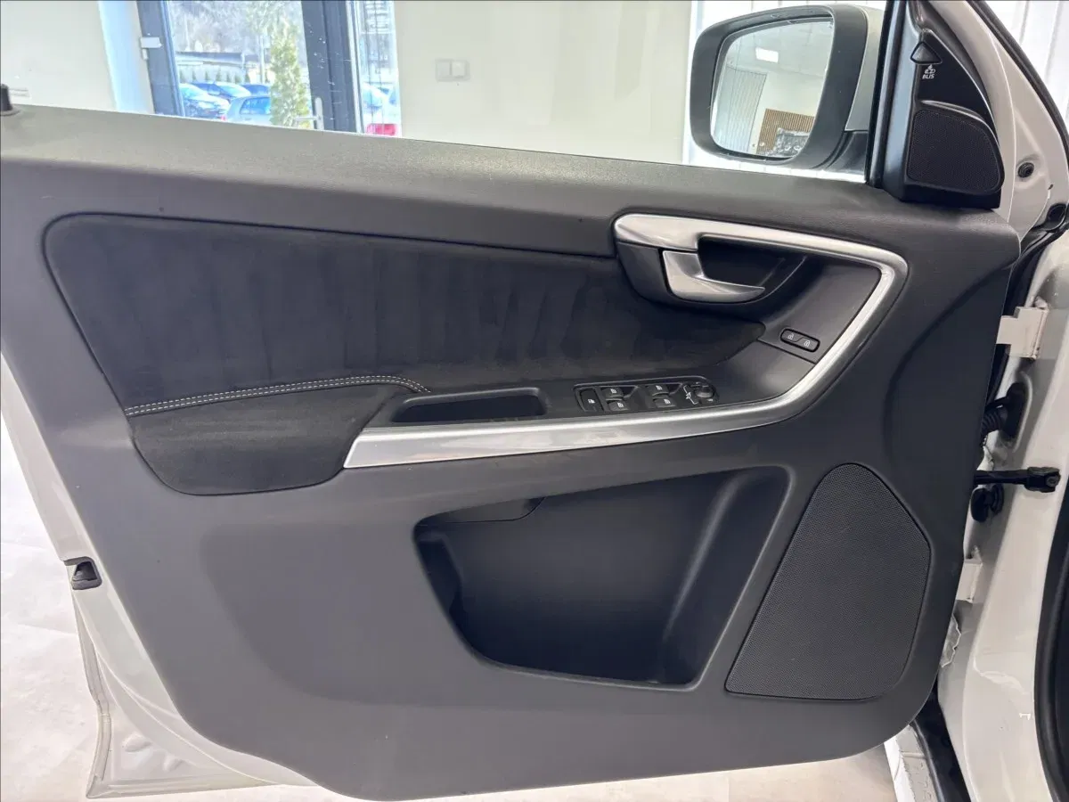 Volvo XC60 - Náhled 8
