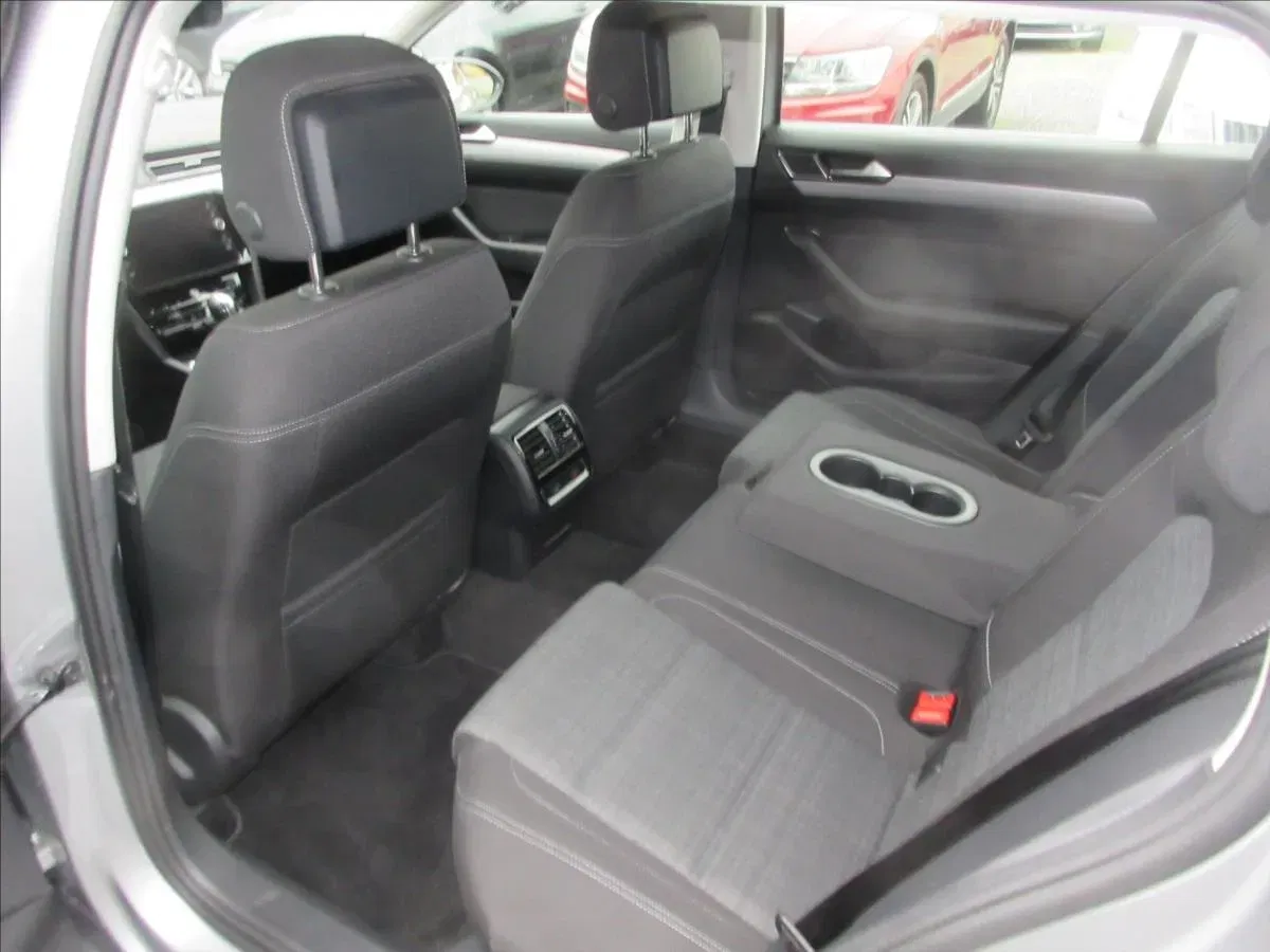 Volkswagen Passat - Náhled 8