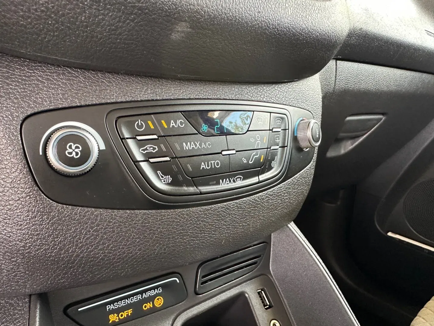 Ford Tourneo Courier - Náhled 10
