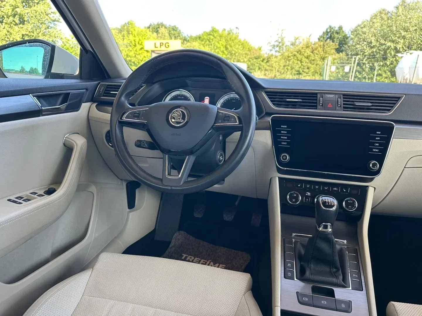 Škoda Superb - Náhled 9