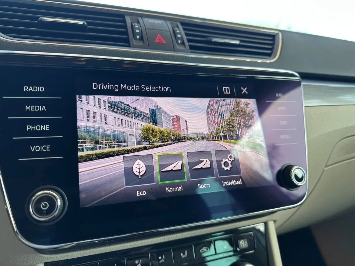 Škoda Superb - Náhled 16