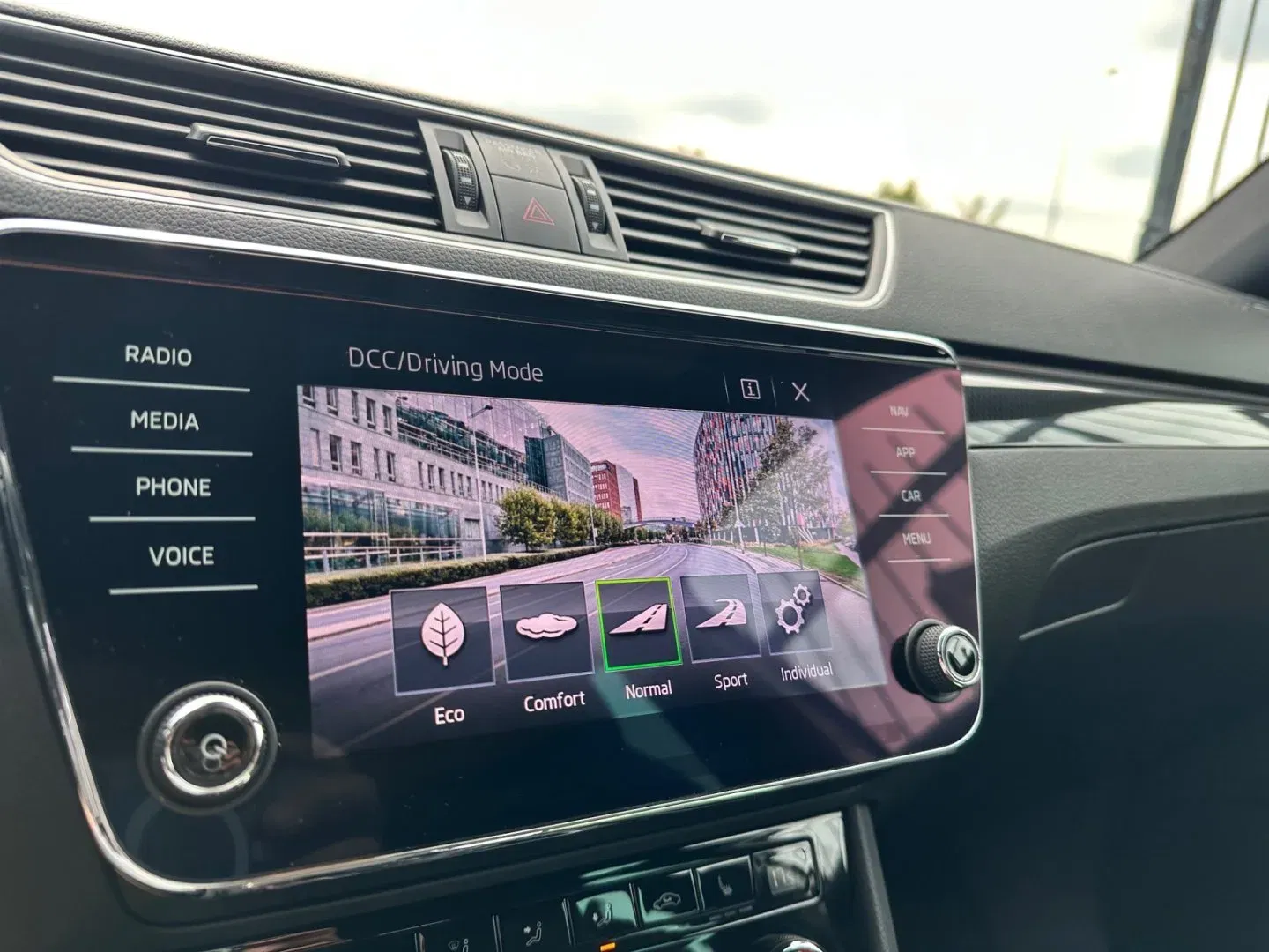 Škoda Superb - Náhled 13