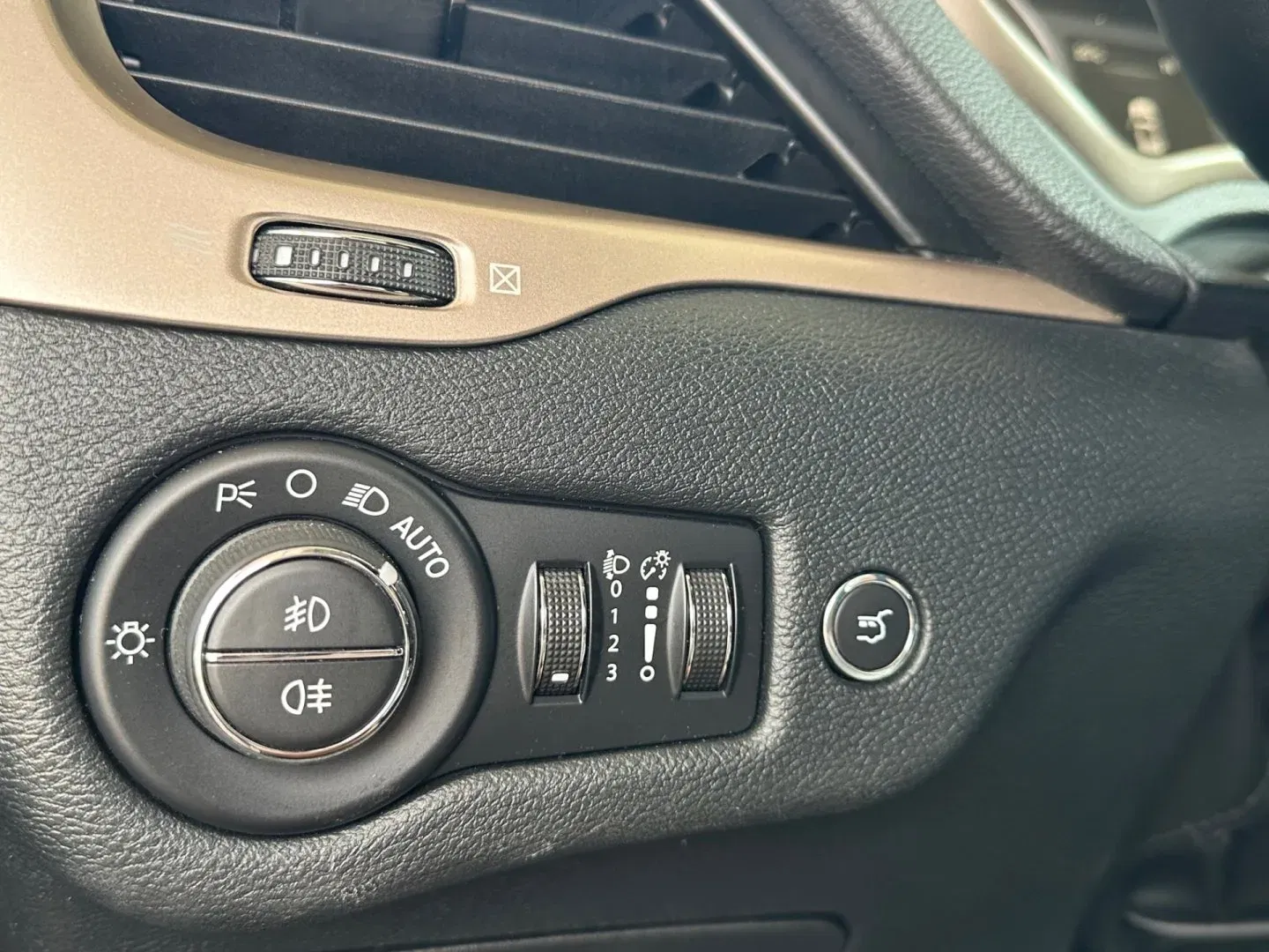 Jeep Cherokee - Náhled 11