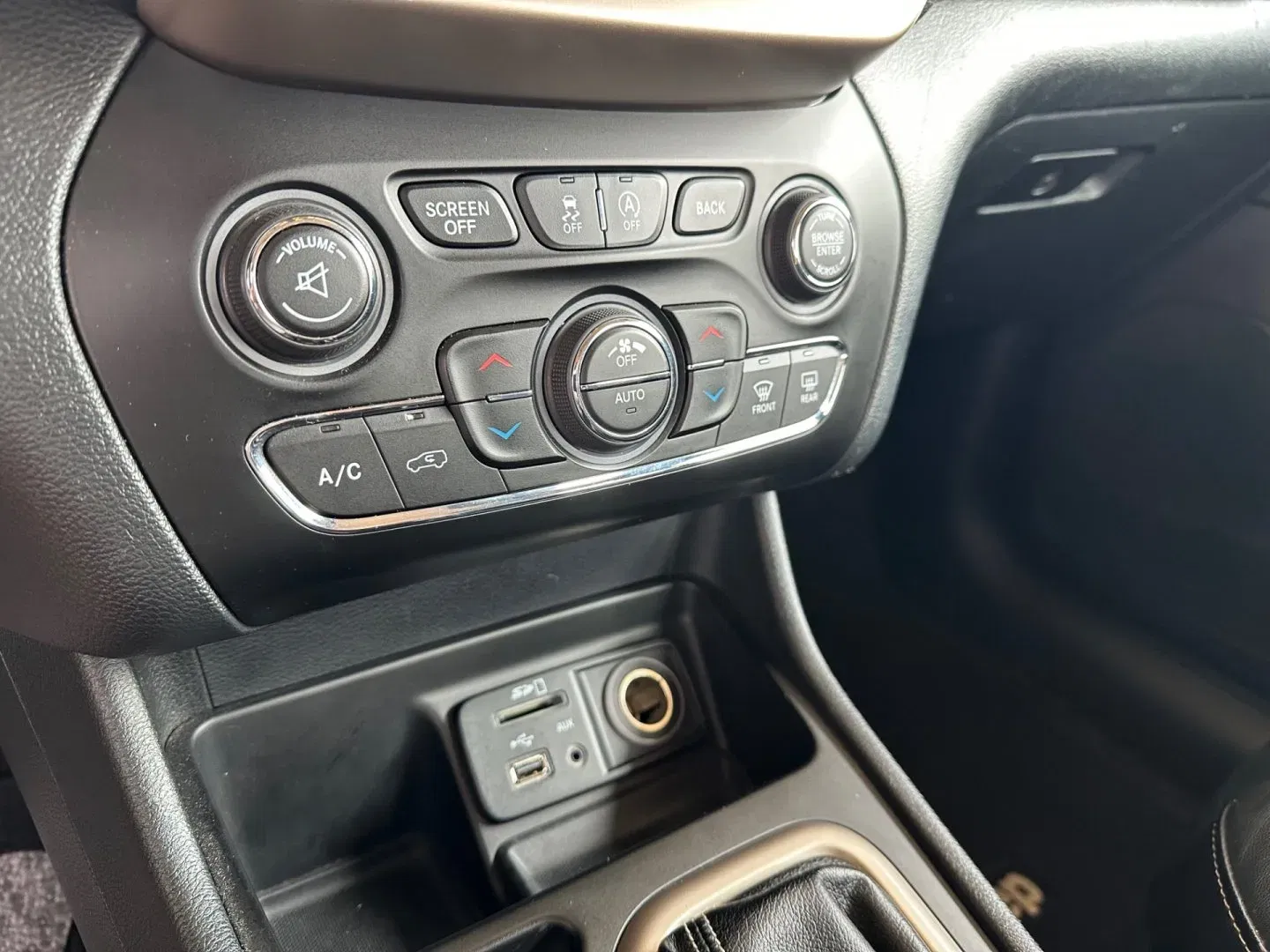 Jeep Cherokee - Náhled 15