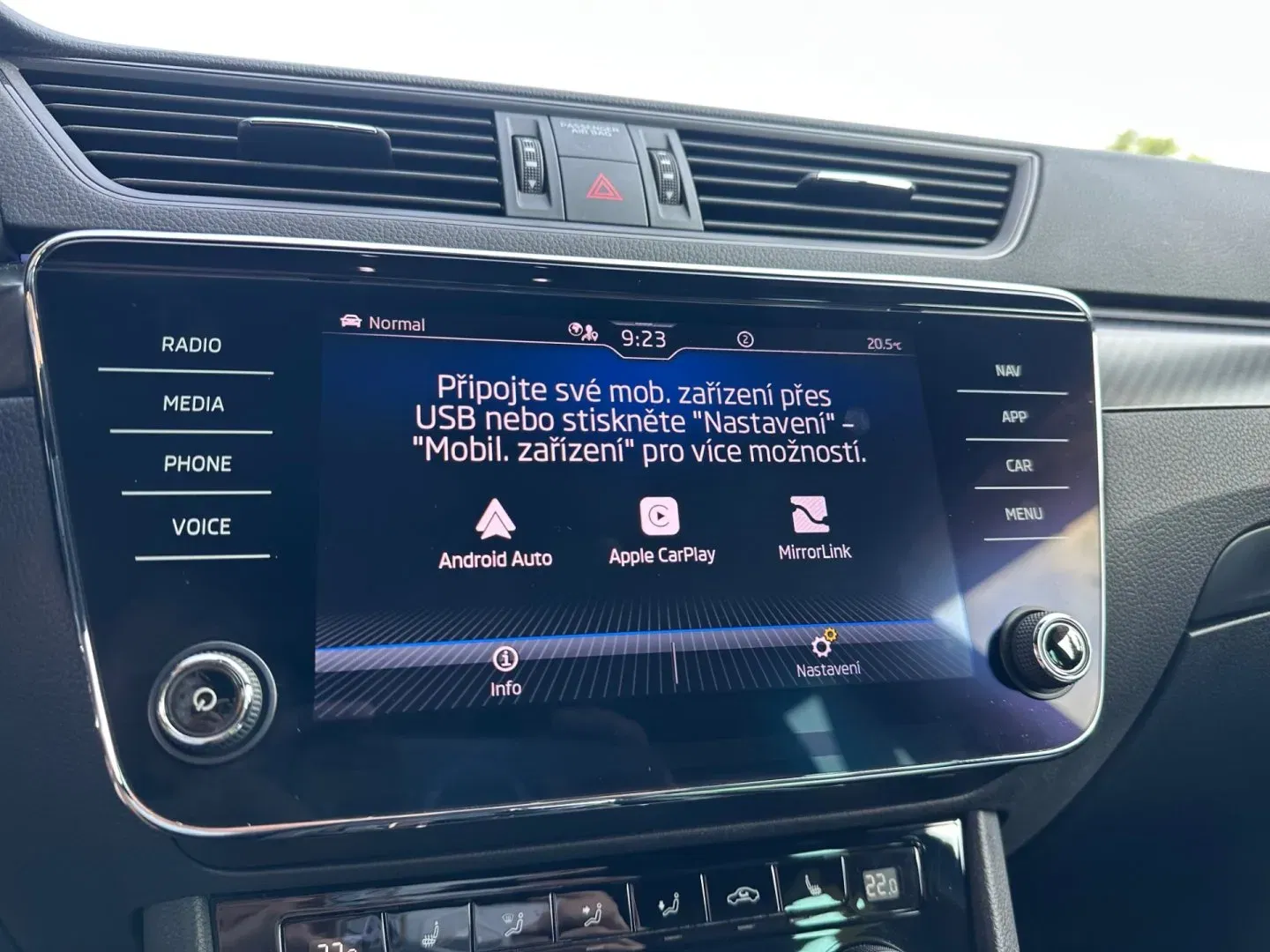 Škoda Superb - Náhled 18