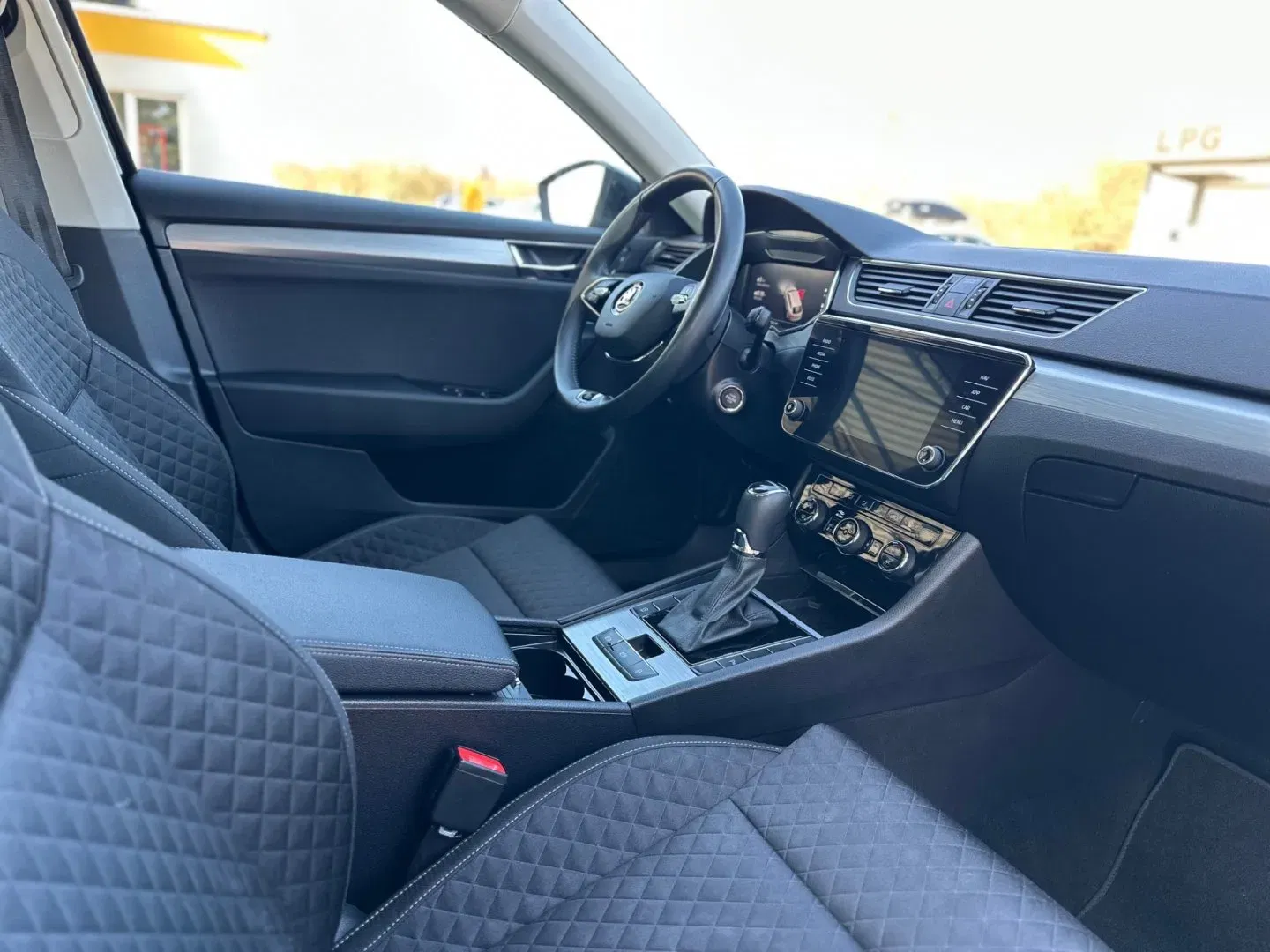 Škoda Superb - Náhled 8