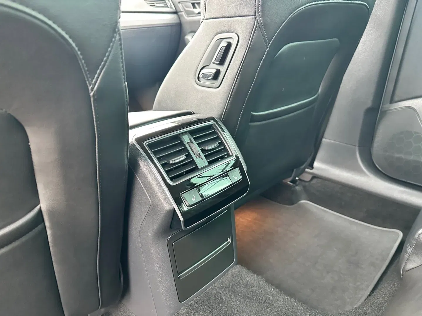 Škoda Superb - Náhled 18