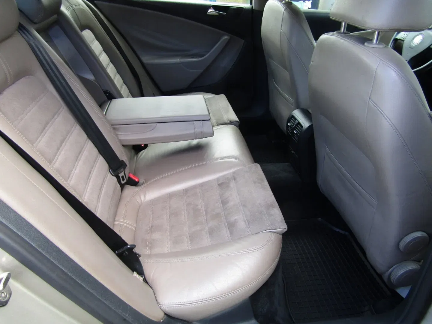 Volkswagen Passat - Náhled 25