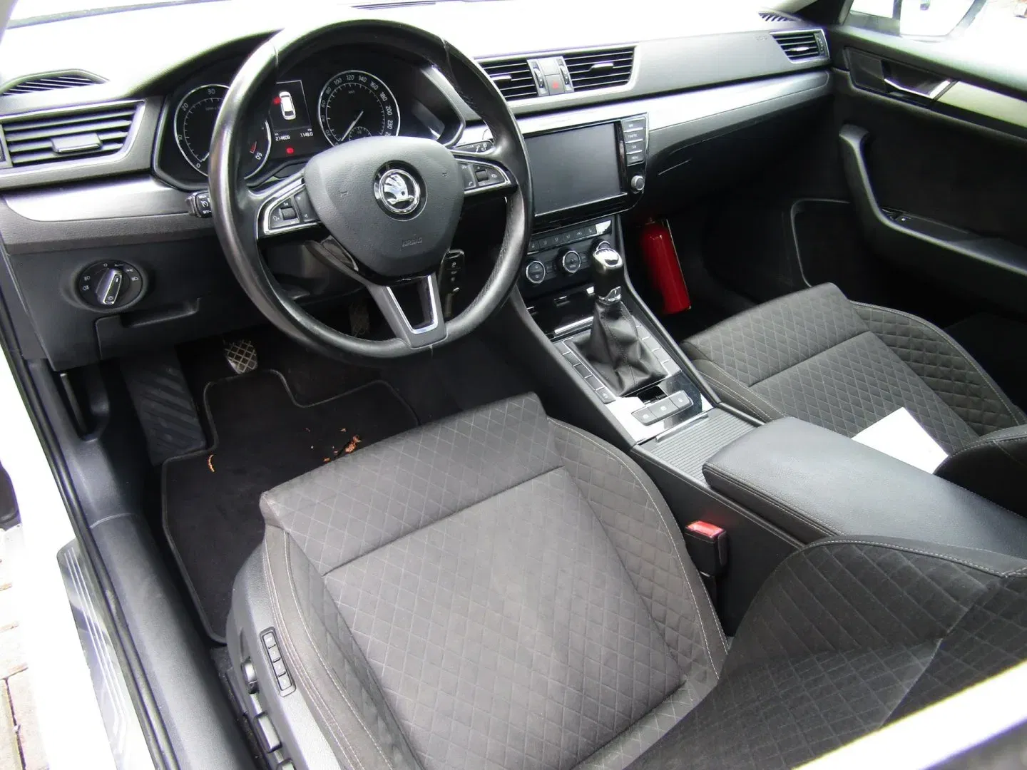 Škoda Superb - Náhled 14