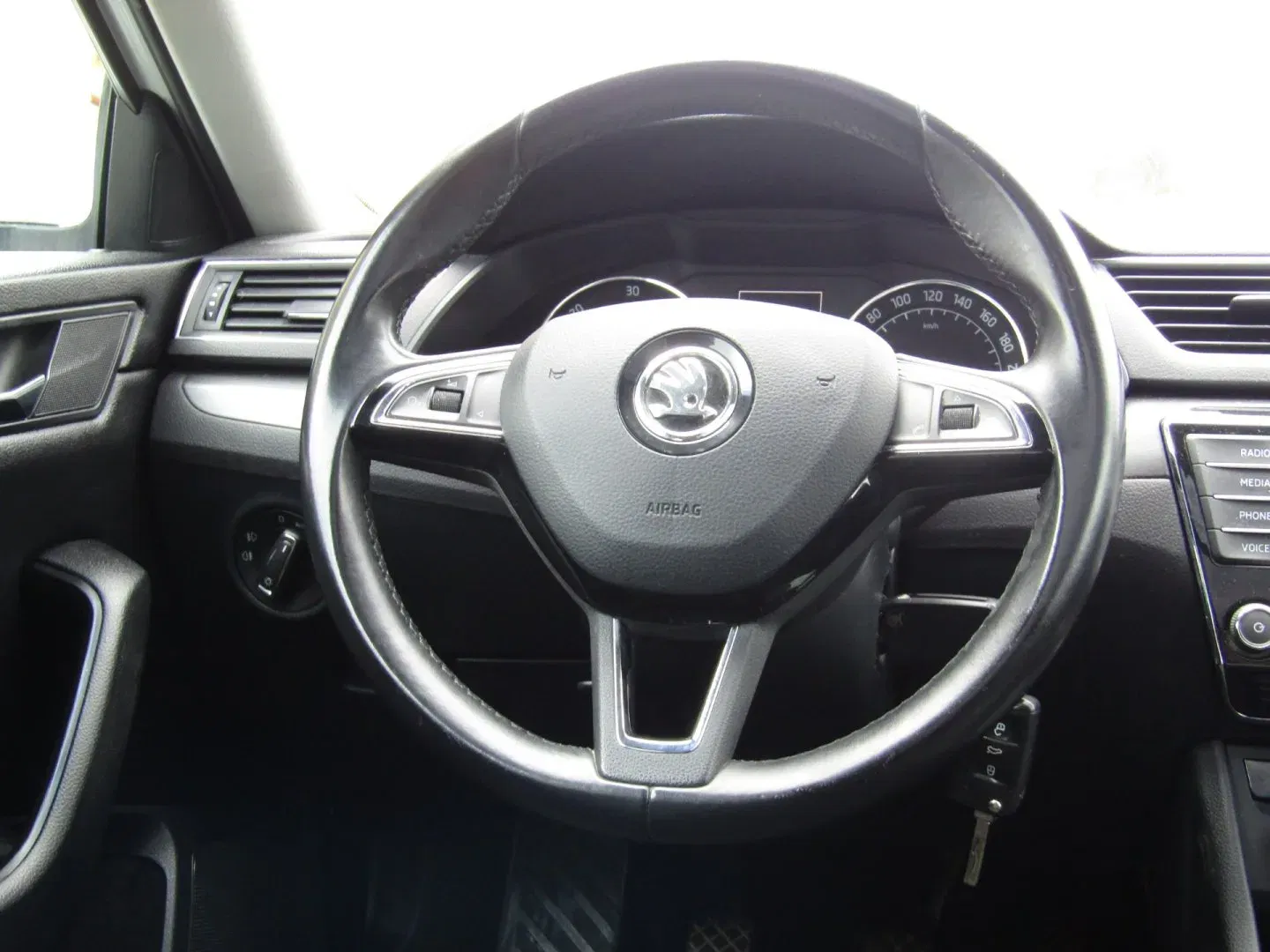 Škoda Superb - Náhled 17