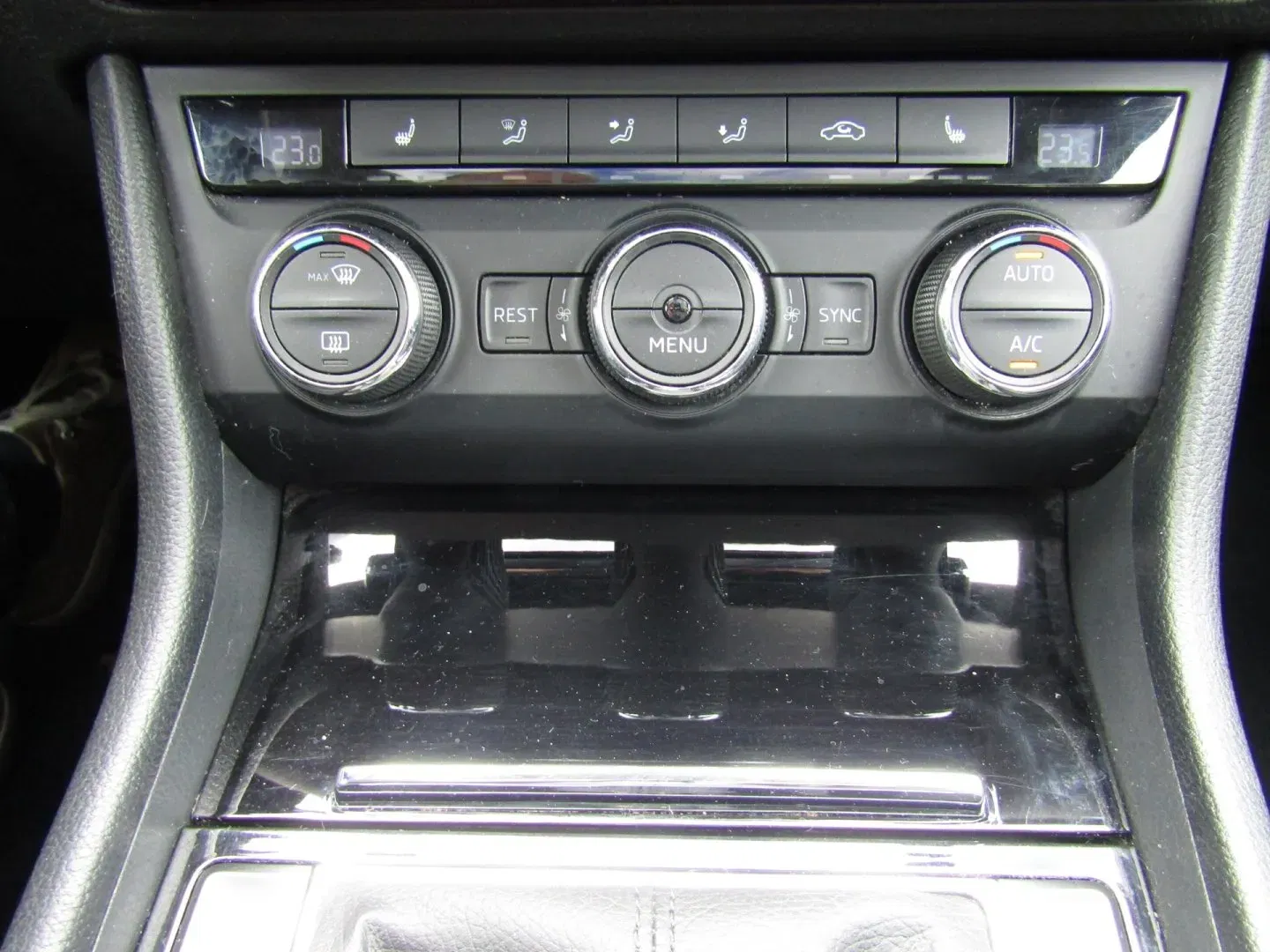 Škoda Superb - Náhled 35
