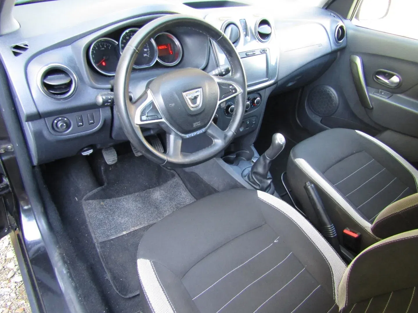 Dacia Sandero - Náhled 13