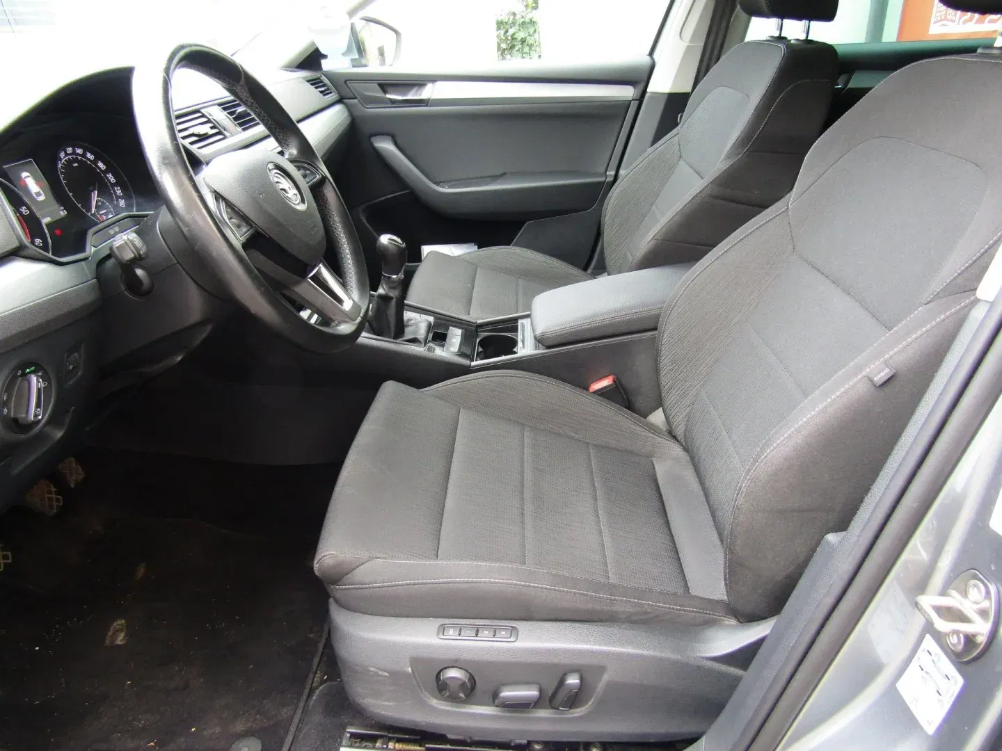 Škoda Superb - Náhled 19