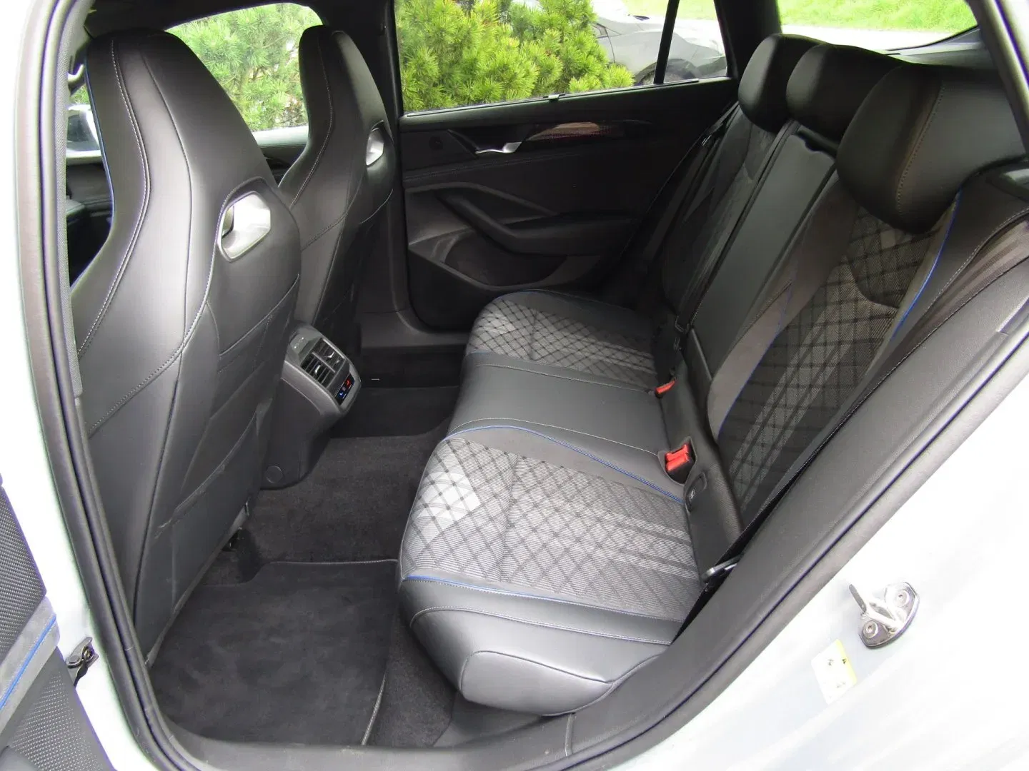 Volkswagen Passat - Náhled 25