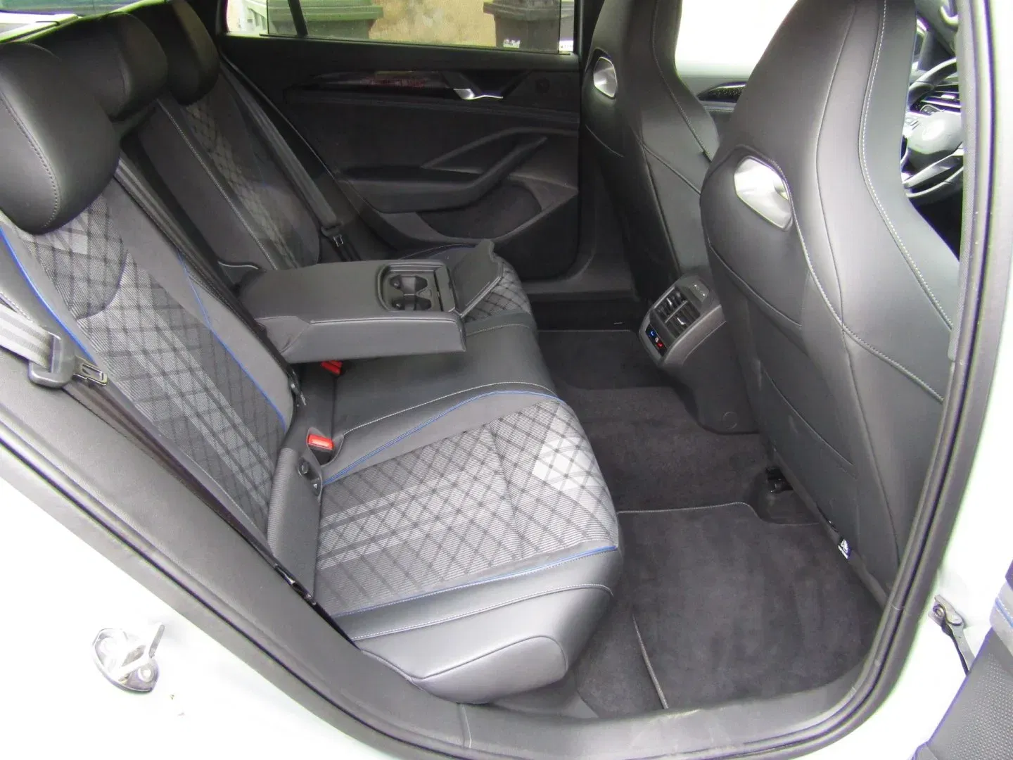 Volkswagen Passat - Náhled 29