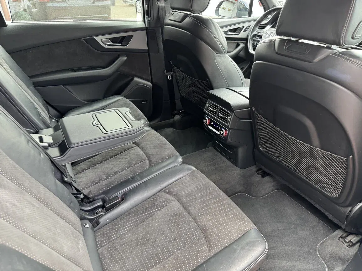 Audi Q7 - Náhled 22