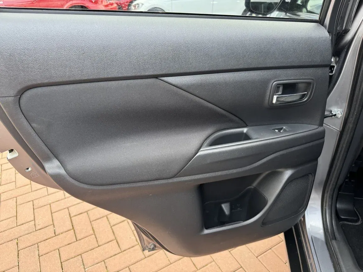 Mitsubishi Outlander - Náhled 25