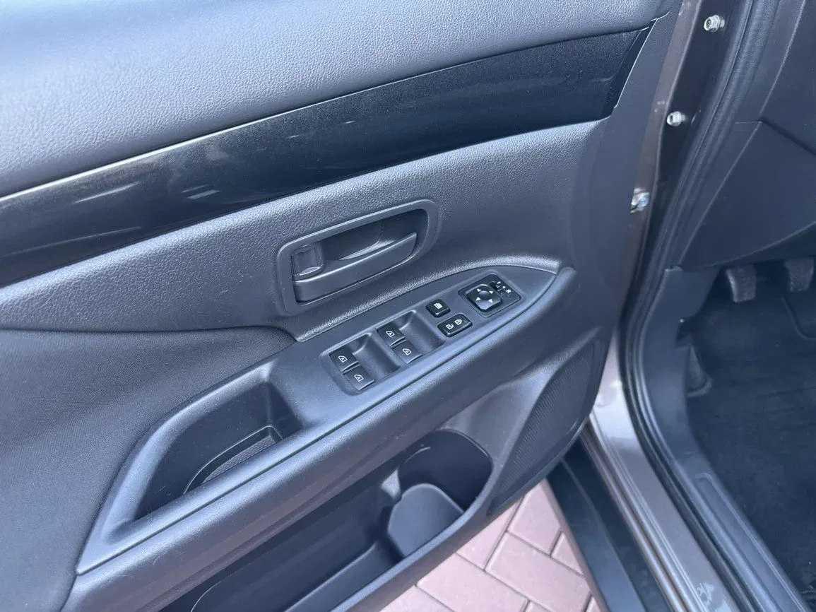 Mitsubishi Outlander - Náhled 25