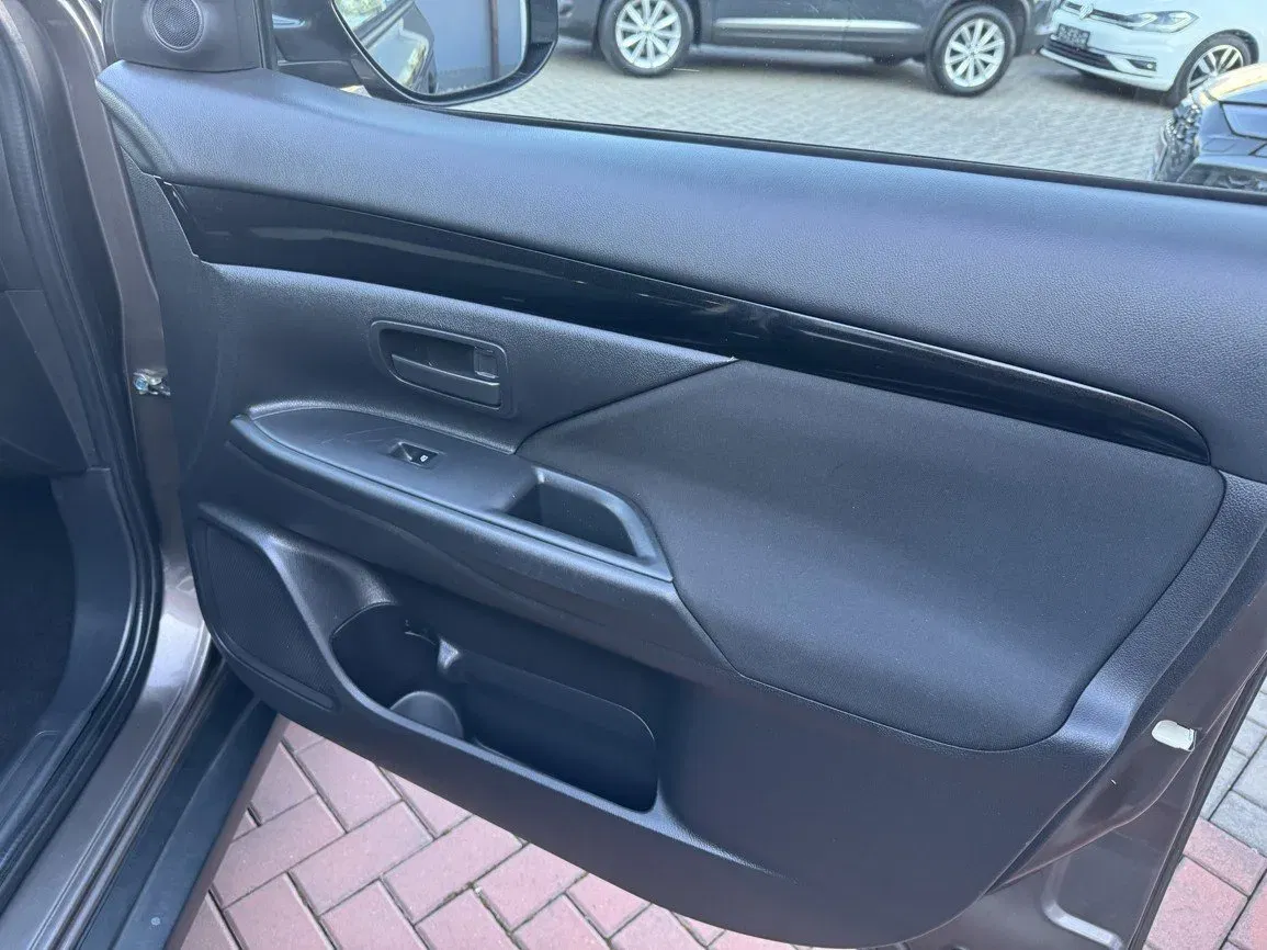Mitsubishi Outlander - Náhled 16