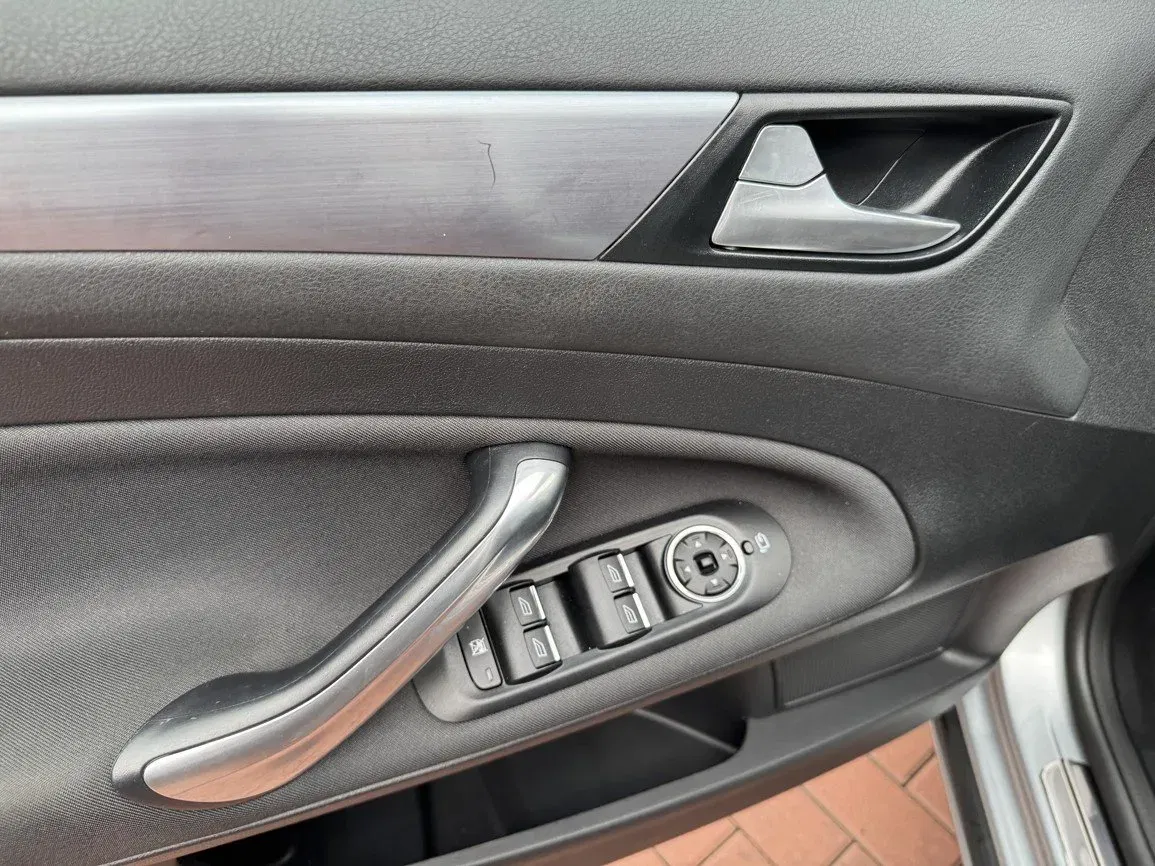 Ford Mondeo - Náhled 27