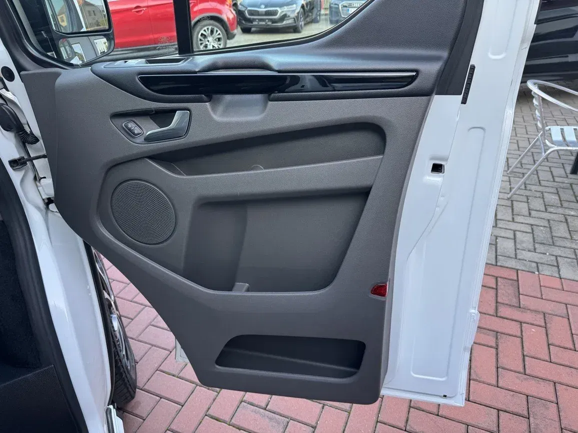 Ford Tourneo Custom - Náhled 18