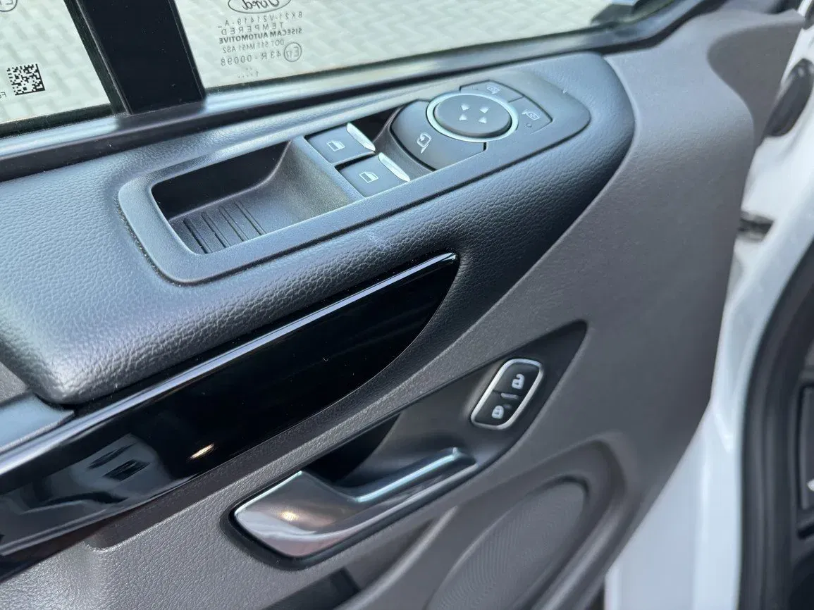 Ford Tourneo Custom - Náhled 30