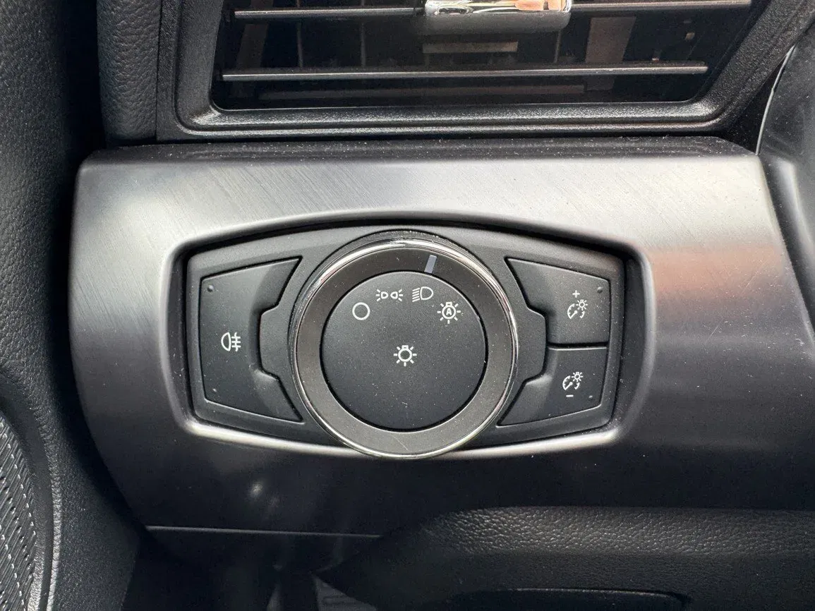 Ford Mustang - Náhled 8