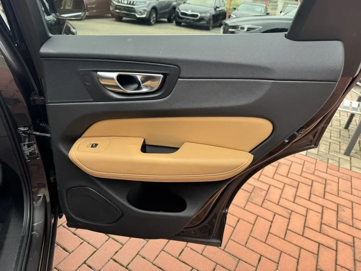 Volvo XC60 - Náhled 23