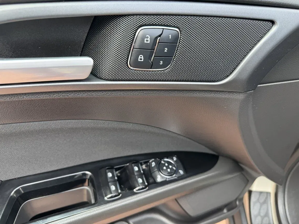 Ford Mondeo - Náhled 26