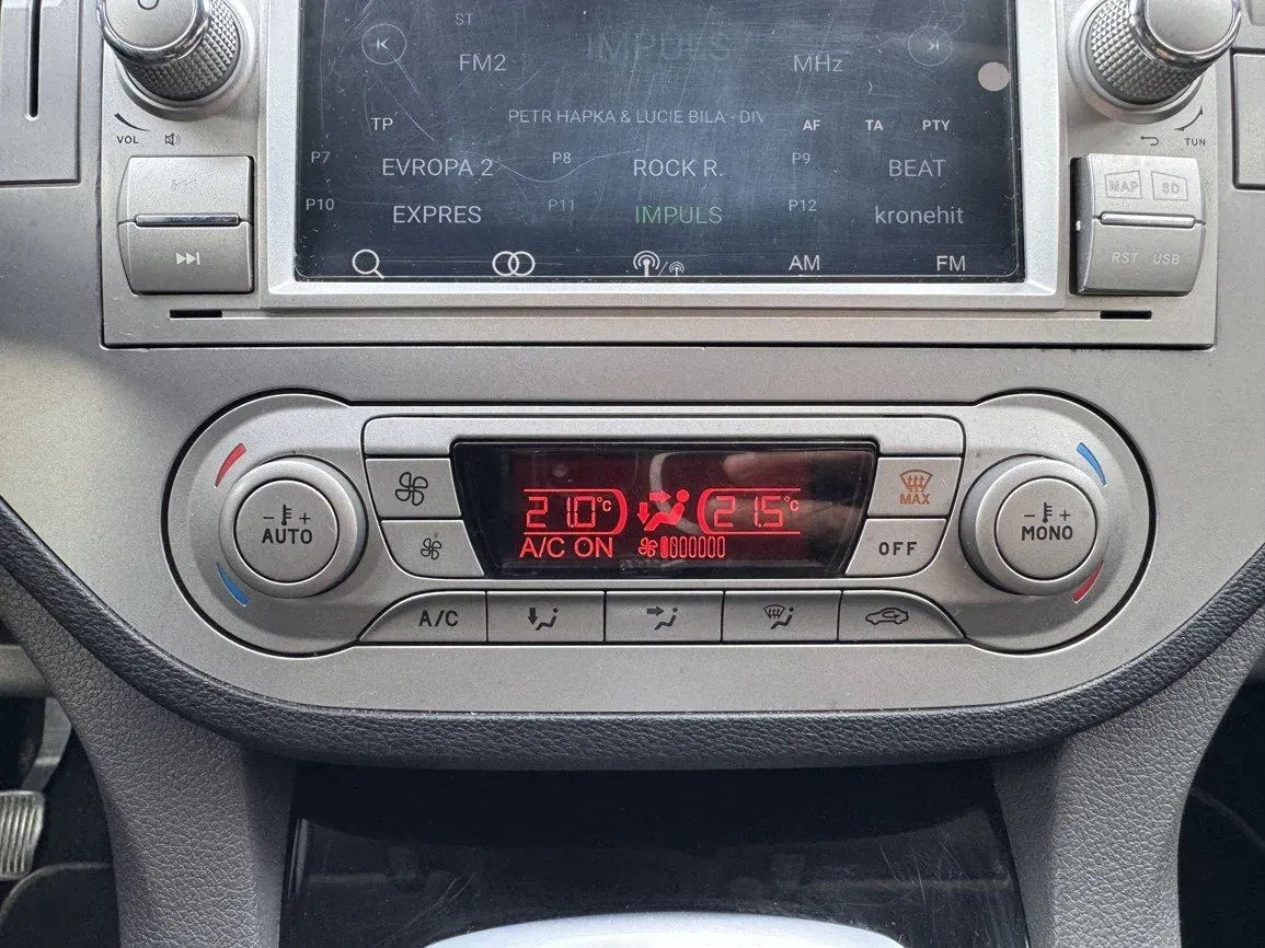 Ford Kuga - Náhled 11