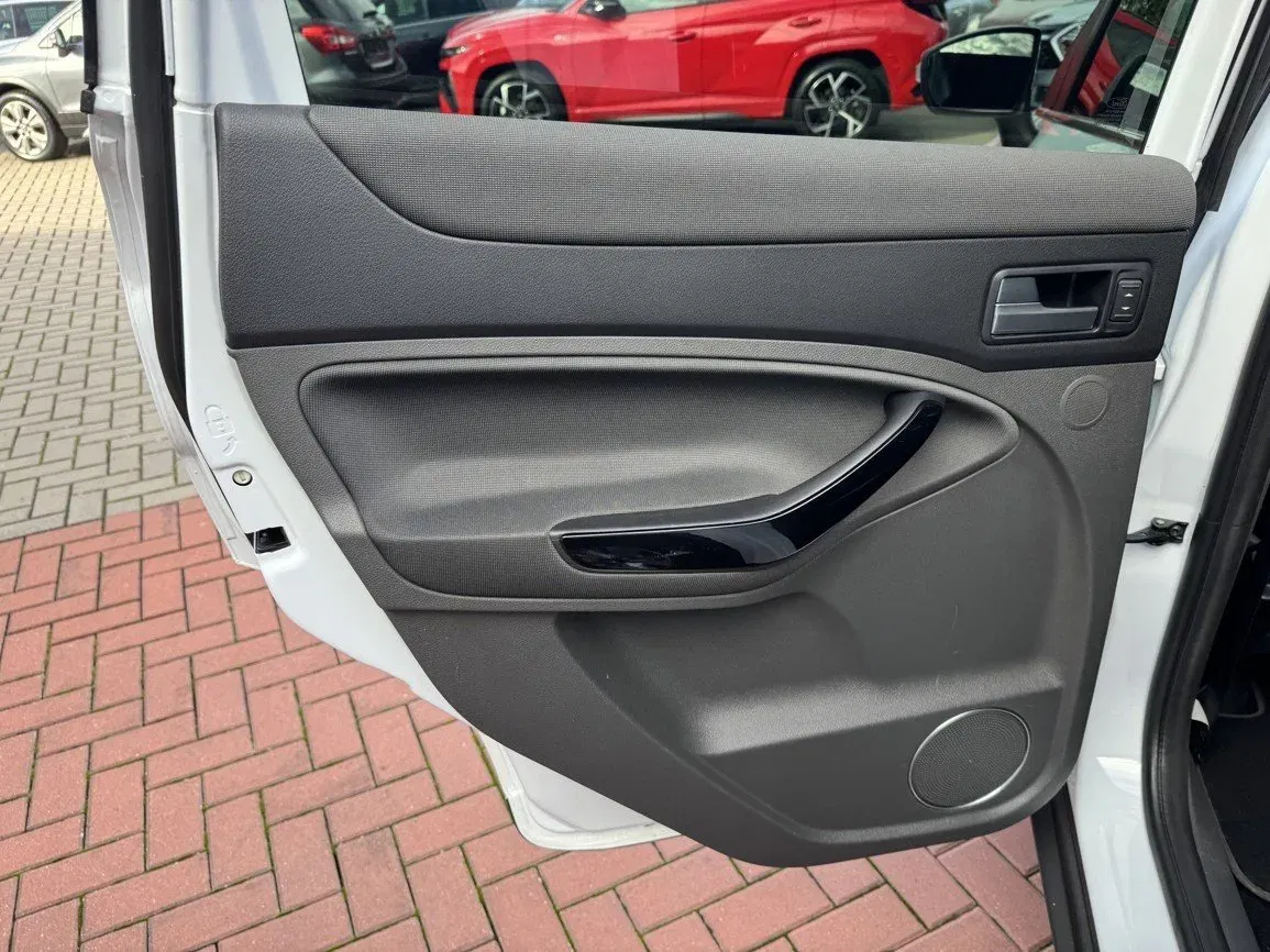 Ford Kuga - Náhled 24