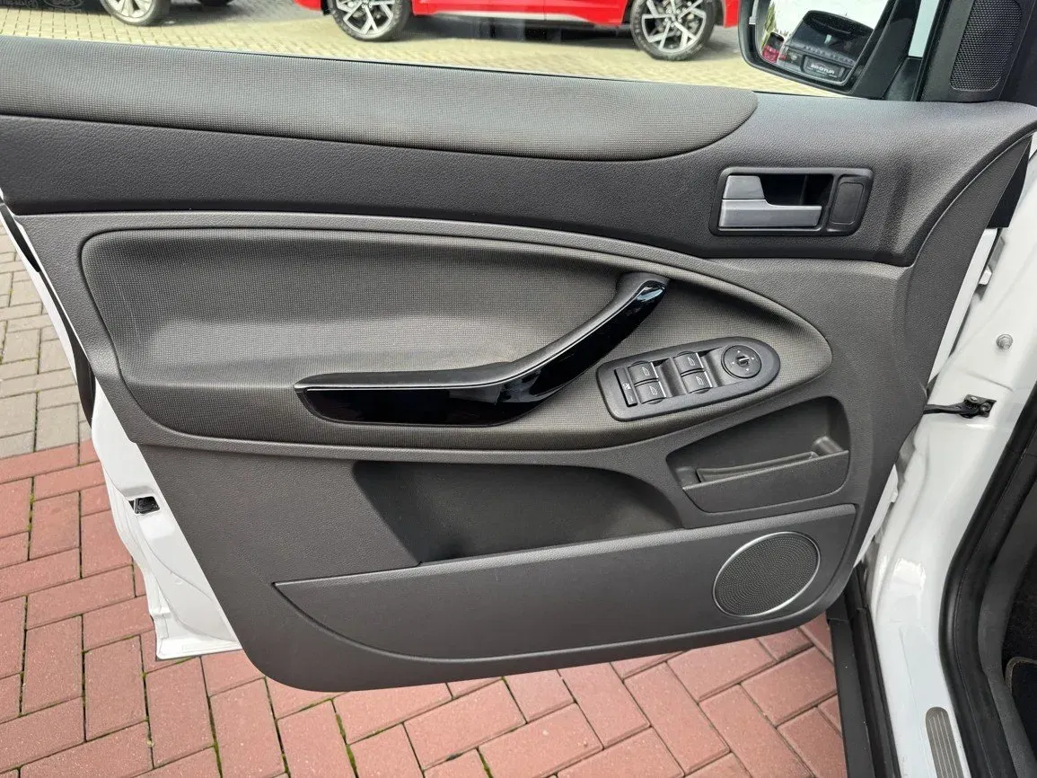 Ford Kuga - Náhled 27