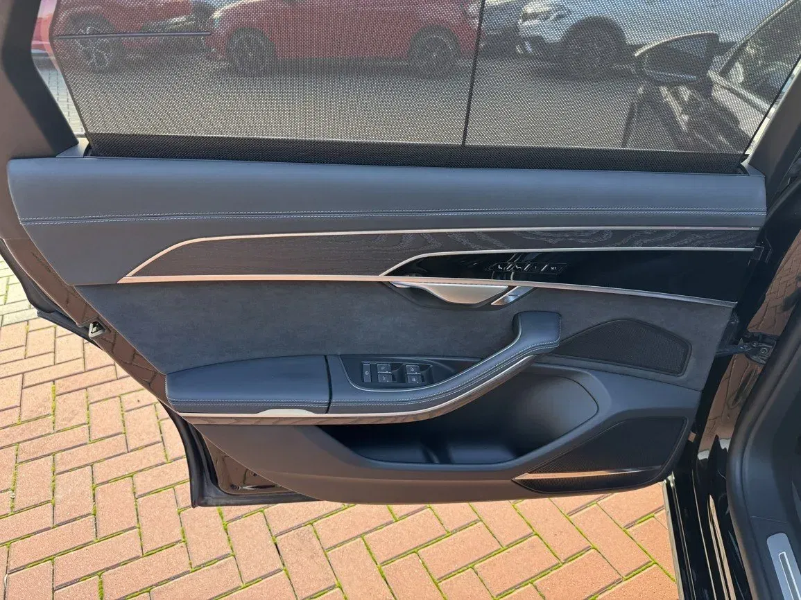 Audi A8 - Náhled 27