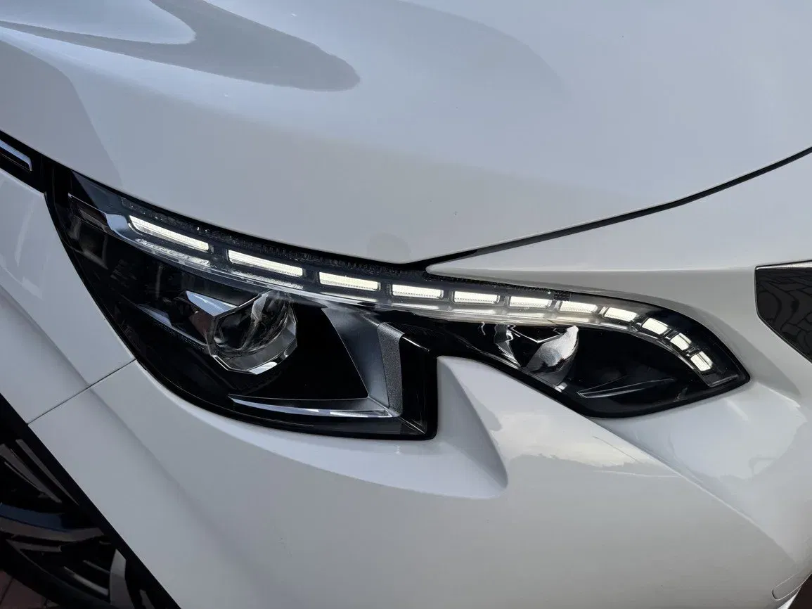 Peugeot 5008 - Náhled 37