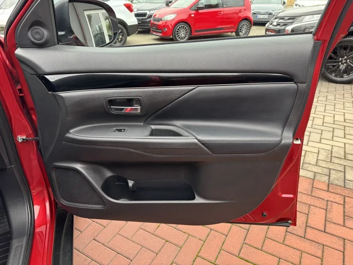 Mitsubishi Outlander - Náhled 16