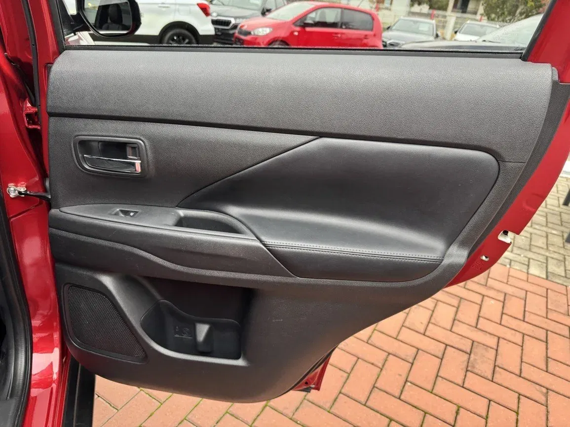 Mitsubishi Outlander - Náhled 18
