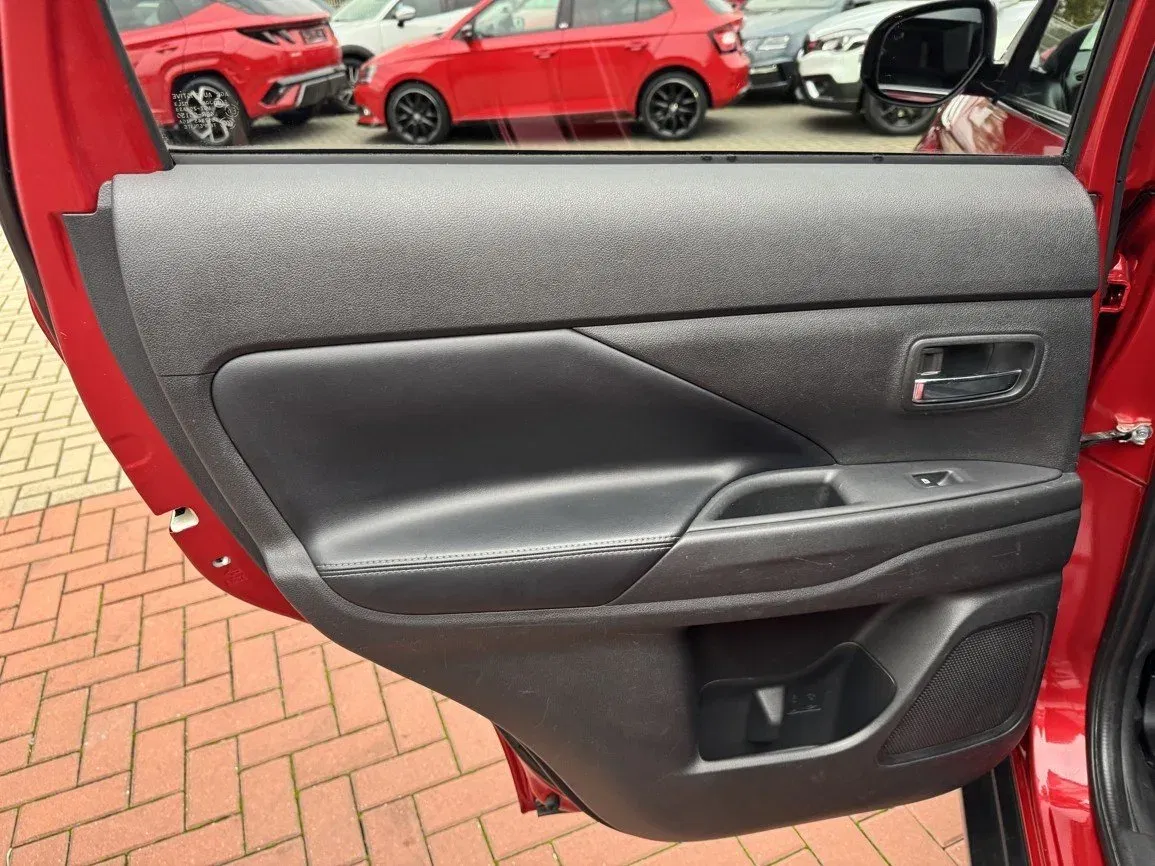 Mitsubishi Outlander - Náhled 23