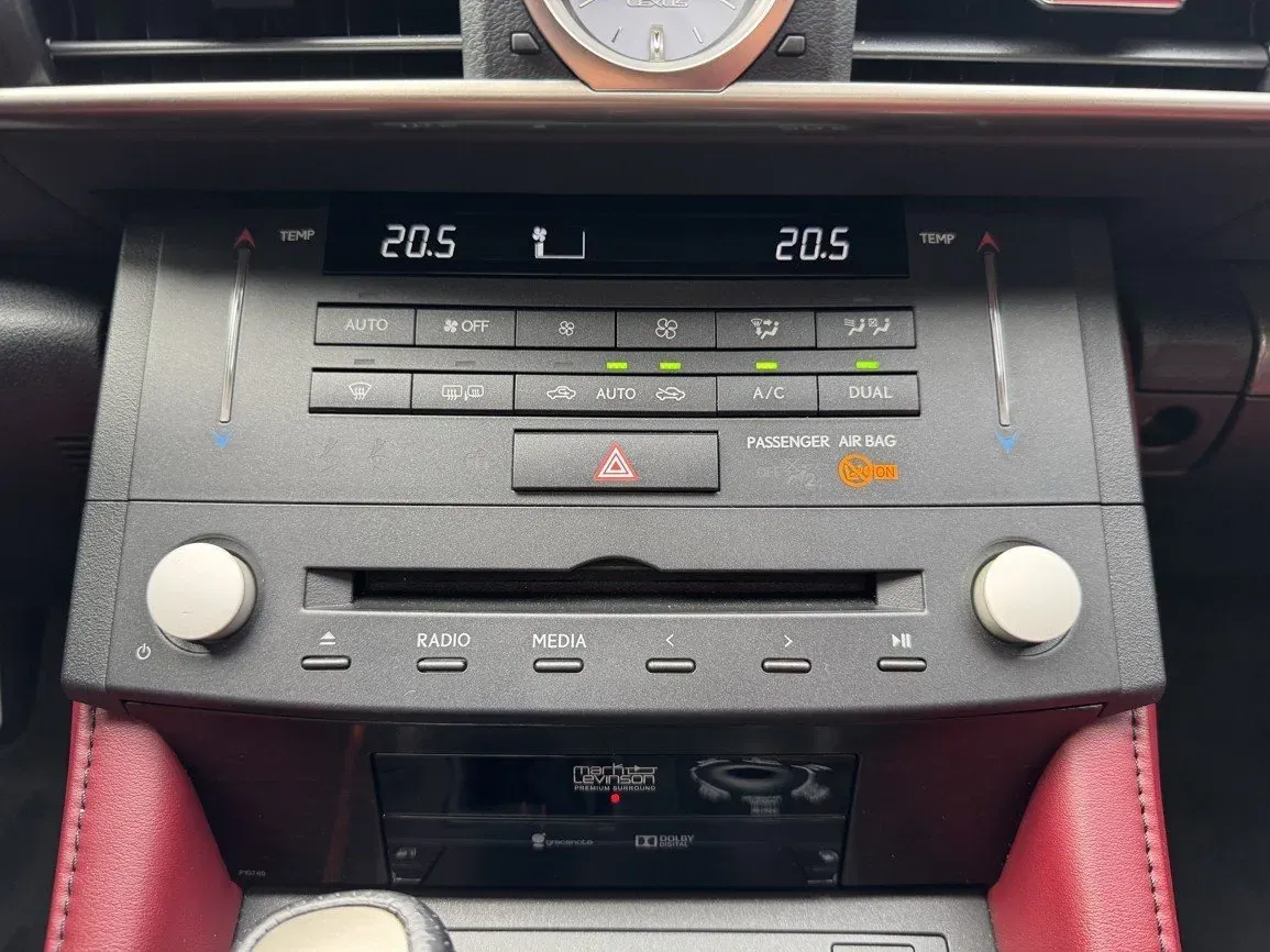 Lexus RC 300h - Náhled 11
